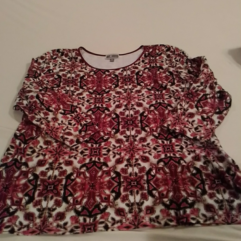 Three-quarter sleeve JM Collection Top!